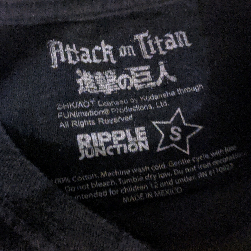 Attack on Titan women's top - Picture 3 of 3